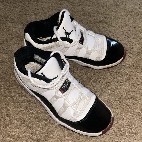 Kids Jordan’s size 1 - Picture 4 of 4